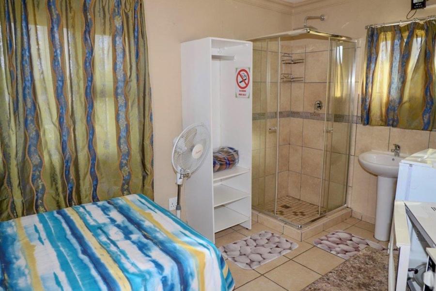 6 Bedroom Property for Sale in Oranjeville Free State